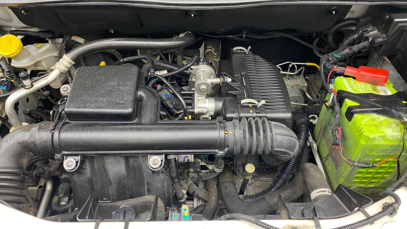 2023 Nissan MAGNITE XE, Petrol, Manual, 27,973 km, Engine View