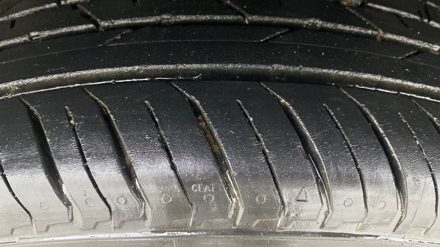 2023 Nissan MAGNITE XE, Petrol, Manual, 27,973 km, Left Front Tyre Tread