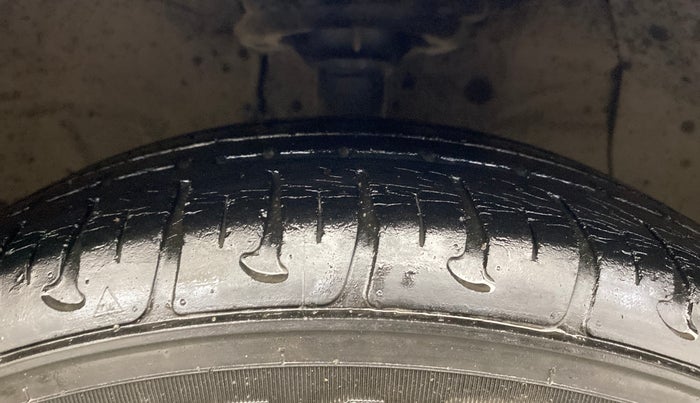 2017 Hyundai Grand i10 SPORTZ 1.2 KAPPA VTVT, Petrol, Manual, 32,676 km, Right Front Tyre Tread