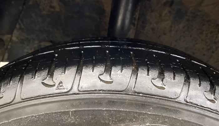 2017 Hyundai Grand i10 SPORTZ 1.2 KAPPA VTVT, Petrol, Manual, 32,676 km, Right Rear Tyre Tread