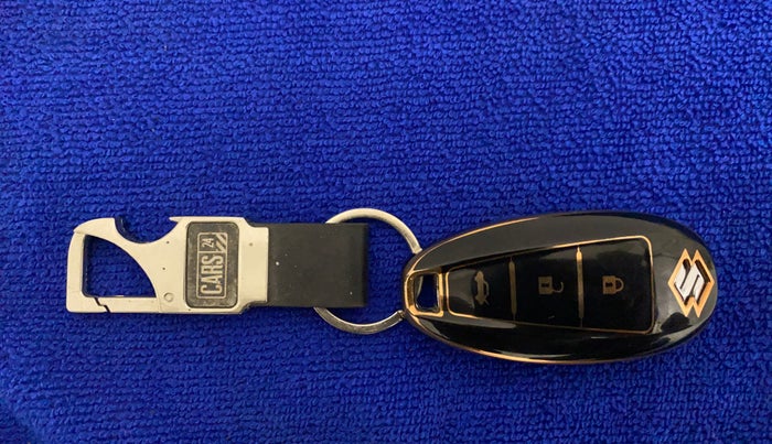 2017 Maruti Baleno ZETA PETROL 1.2, Petrol, Manual, 49,612 km, Key Close Up
