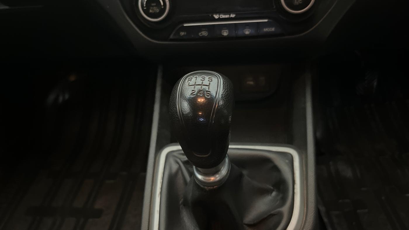 2015 Hyundai Creta SX 1.6 DIESEL, Diesel, Manual, 67,349 km, Gear Lever