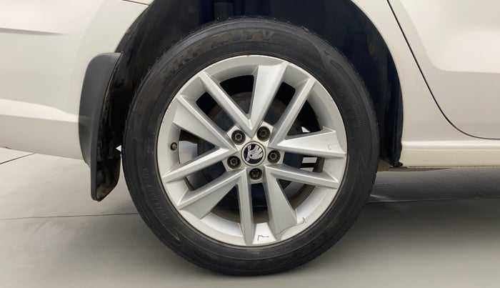 2017 Skoda Rapid STYLE 1.5 TDI AT, Diesel, Automatic, 73,195 km, Right Rear Wheel