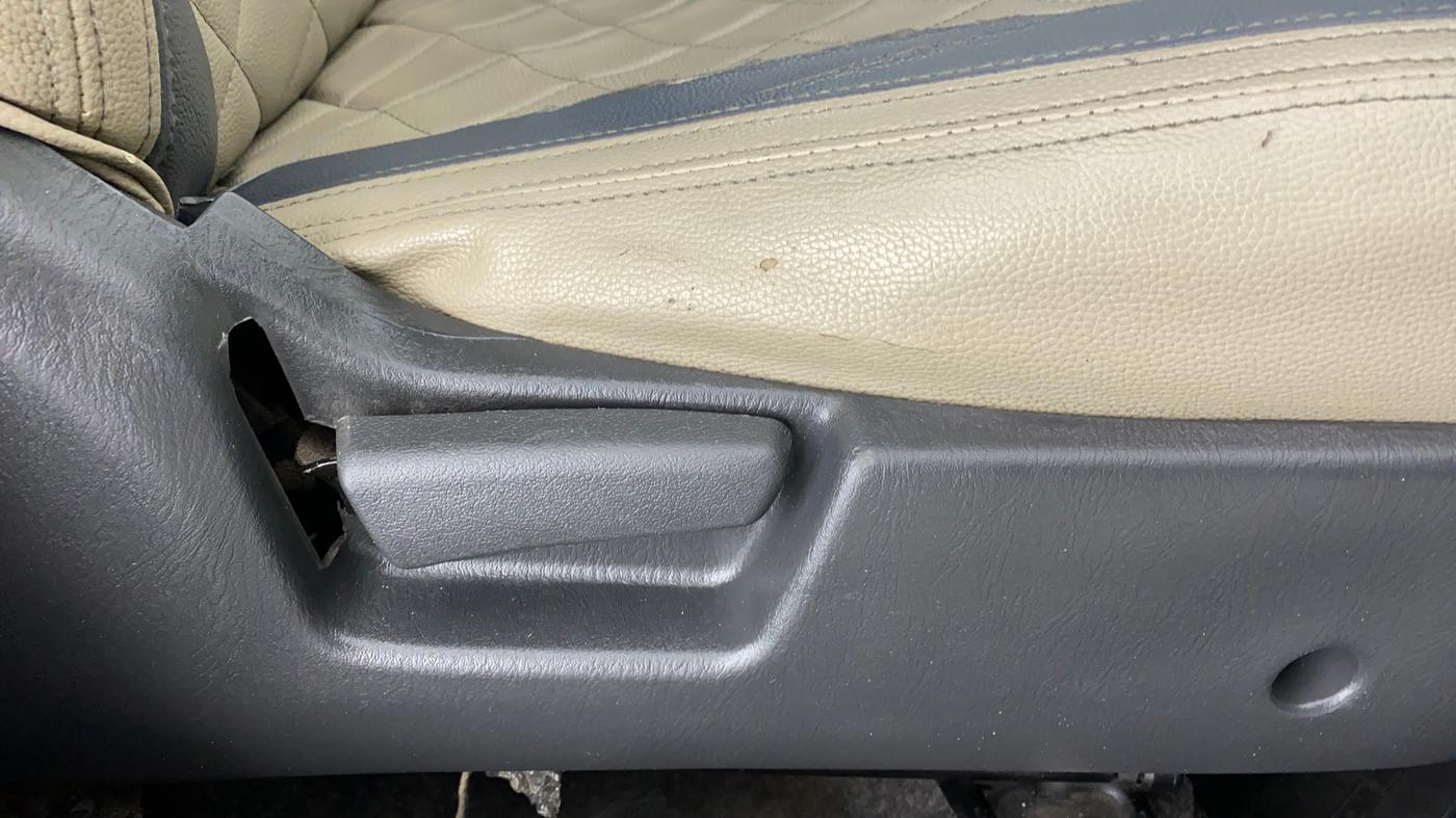 2017 Maruti Alto K10 VXI P, Petrol, Manual, 95,590 km, Driver Side Adjustment Panel
