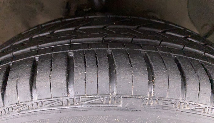 2015 Hyundai Grand i10 MAGNA 1.2 VTVT, Petrol, Manual, 45,821 km, Right Front Tyre Tread