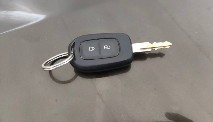 2018 Renault Kwid RXT 1.0 AMT (O), Petrol, Automatic, 39,980 km, Key Close Up