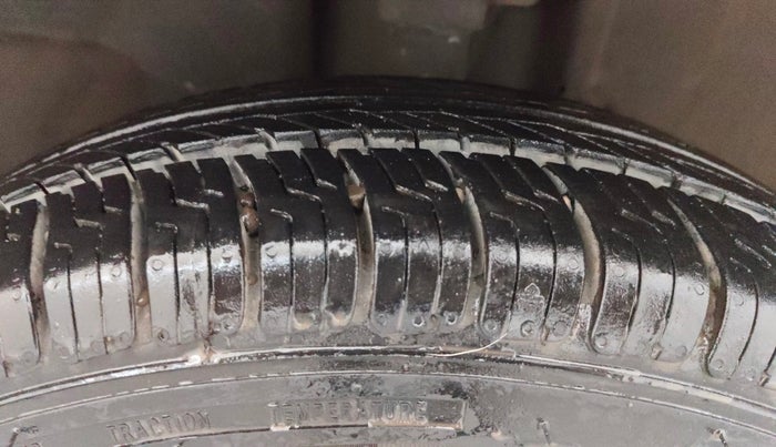 2018 Renault Kwid RXT 1.0 AMT (O), Petrol, Automatic, 39,980 km, Right Front Tyre Tread