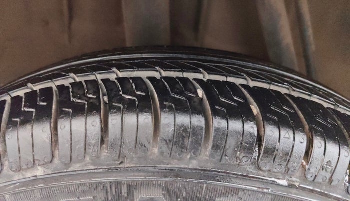 2018 Renault Kwid RXT 1.0 AMT (O), Petrol, Automatic, 39,980 km, Right Rear Tyre Tread