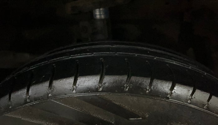 2015 Maruti Swift Dzire VXI, Petrol, Manual, 39,291 km, Right Front Tyre Tread