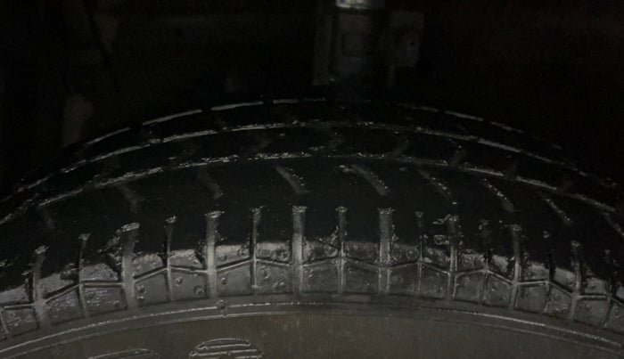 2015 Maruti Swift Dzire VXI, Petrol, Manual, 39,291 km, Left Front Tyre Tread