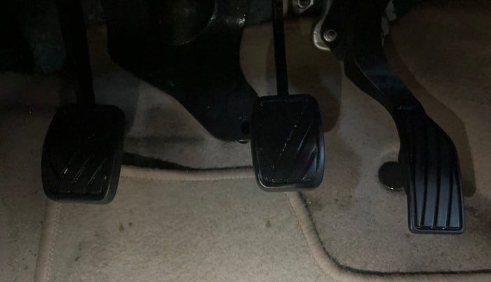 2015 Maruti Swift Dzire VXI, Petrol, Manual, 39,291 km, Pedals