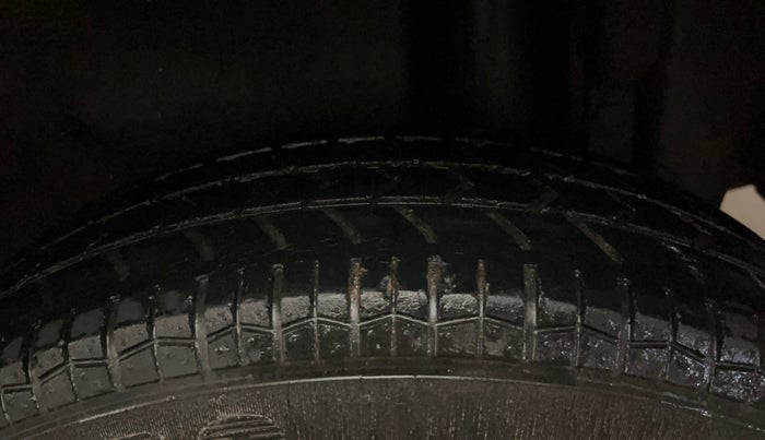 2015 Maruti Swift Dzire VXI, Petrol, Manual, 39,291 km, Left Rear Tyre Tread