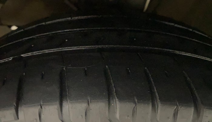 2021 Maruti XL6 ALPHA AT, Petrol, Automatic, 48,681 km, Left Front Tyre Tread