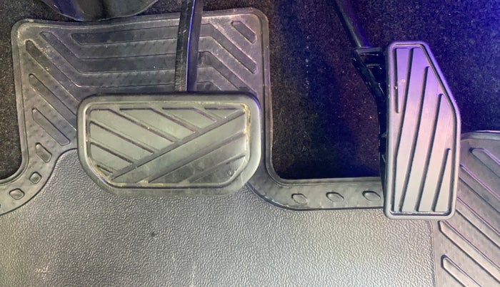 2021 Maruti XL6 ALPHA AT, Petrol, Automatic, 48,681 km, Pedals