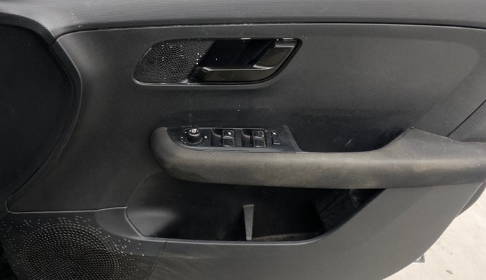 2021 Tata ALTROZ XZ PLUS PETROL DARK EDITION, Petrol, Manual, 65,942 km, Driver Side Door Panels Control
