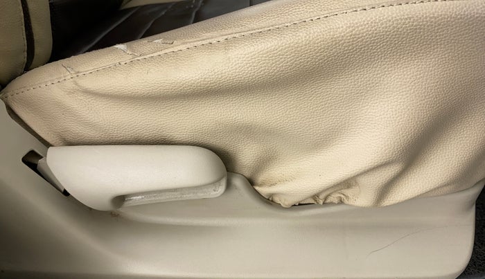 2019 Maruti Celerio VXI d, Petrol, Manual, 34,090 km, Driver Side Adjustment Panel