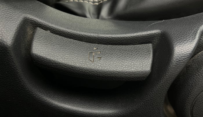 2017 Hyundai Elite i20 SPORTZ 1.2, Petrol, Manual, 62,098 km, Driver Side Adjustment Panel