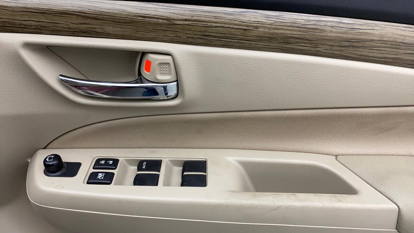2022 Maruti Ciaz DELTA 1.5 SHVS MT PETROL, Petrol, Manual, 20,719 km, Driver Side Door Panels Control