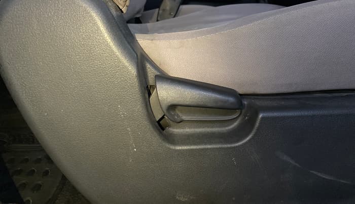 2015 Maruti Wagon R 1.0 VXI, Petrol, Manual, 49,284 km, Driver Side Adjustment Panel