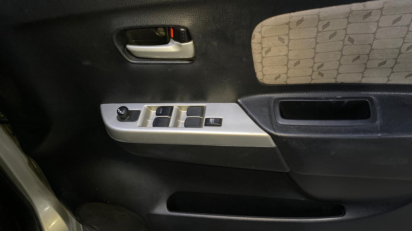 2015 Maruti Wagon R 1.0 VXI, Petrol, Manual, 49,284 km, Driver Side Door Panels Control