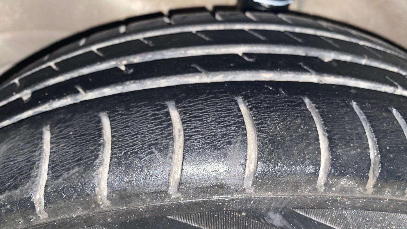 2015 Maruti Wagon R 1.0 VXI, Petrol, Manual, 49,284 km, Left Front Tyre Tread