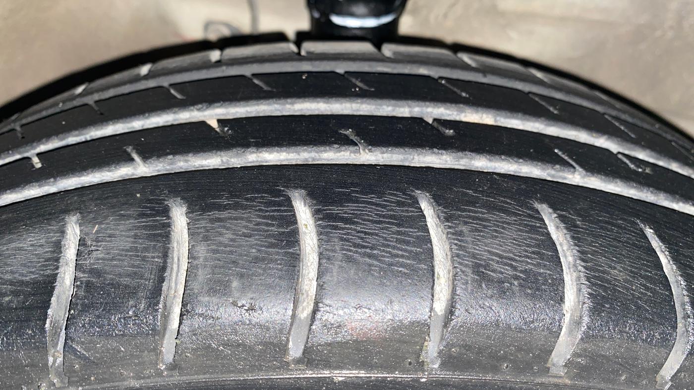 2015 Maruti Wagon R 1.0 VXI, Petrol, Manual, 49,284 km, Right Front Tyre Tread