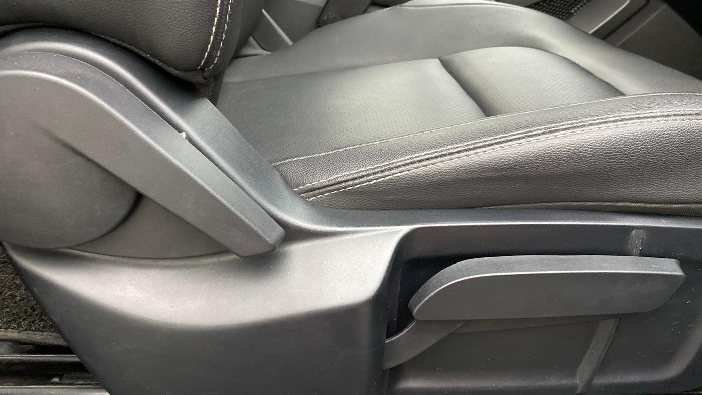 2019 Tata Harrier XZ DARK EDITION, Diesel, Manual, 36,245 km, Driver Side Adjustment Panel