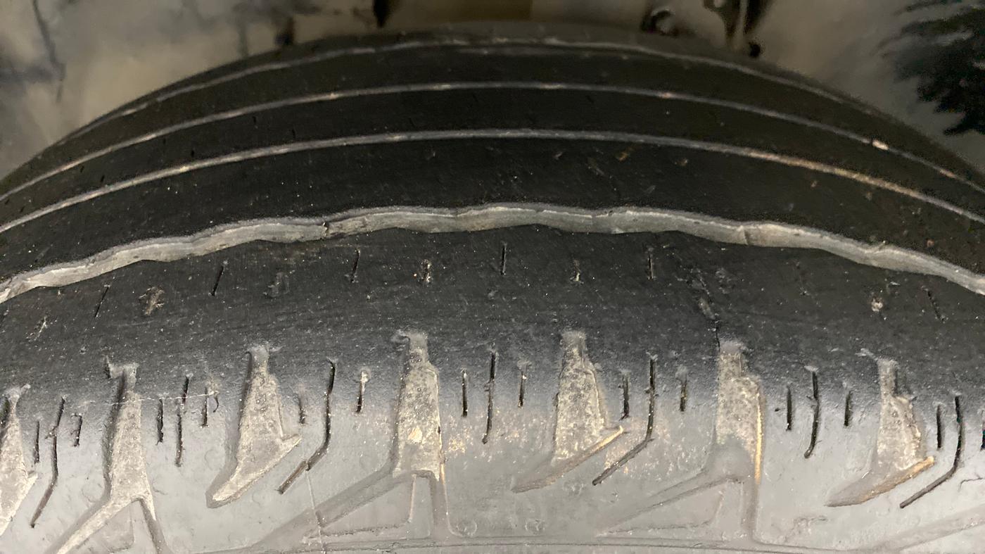2019 Tata Harrier XZ DARK EDITION, Diesel, Manual, 36,245 km, Left Front Tyre Tread