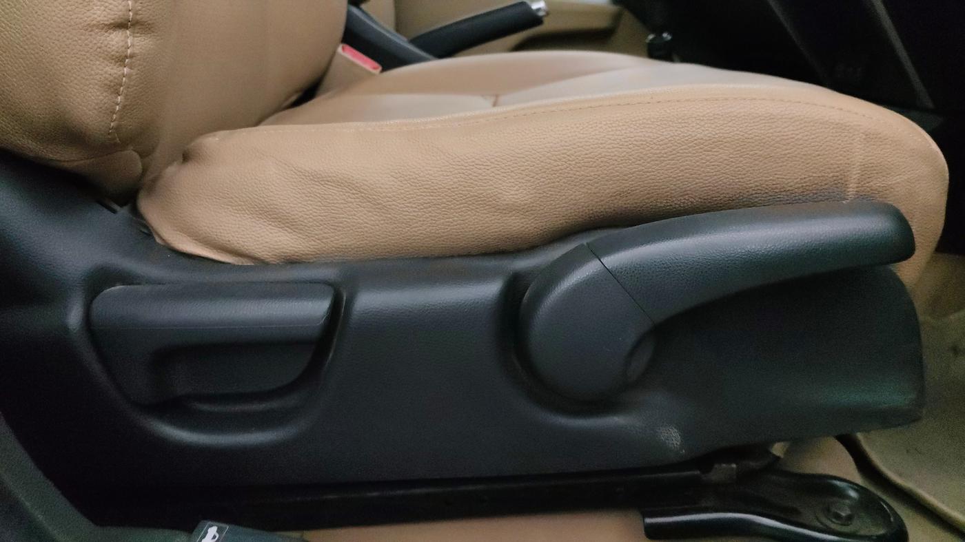 2015 Honda City 1.5L I-VTEC V MT, Petrol, Manual, 1,09,710 km, Driver Side Adjustment Panel