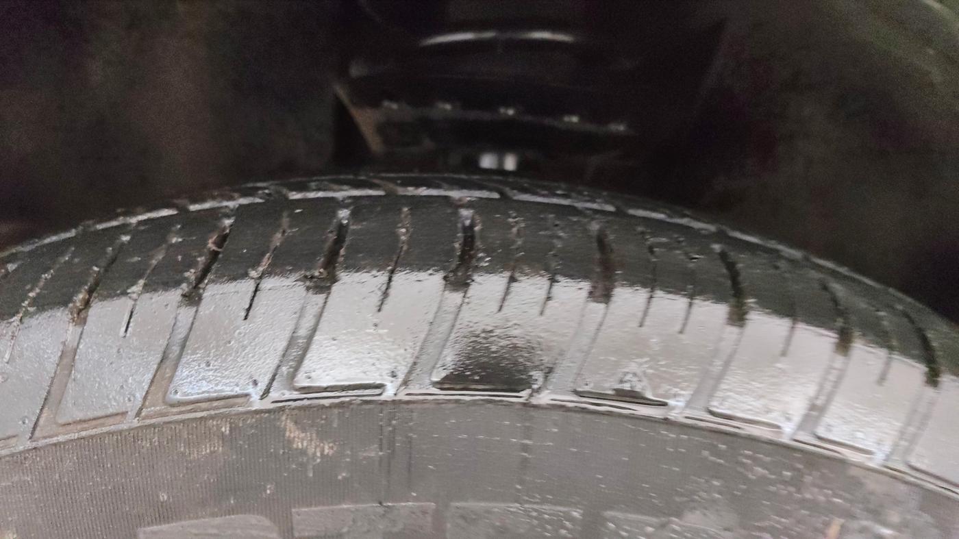 2022 Tata Harrier XZA PLUS 2.0L, Diesel, Automatic, 73,348 km, Left Front Tyre Tread
