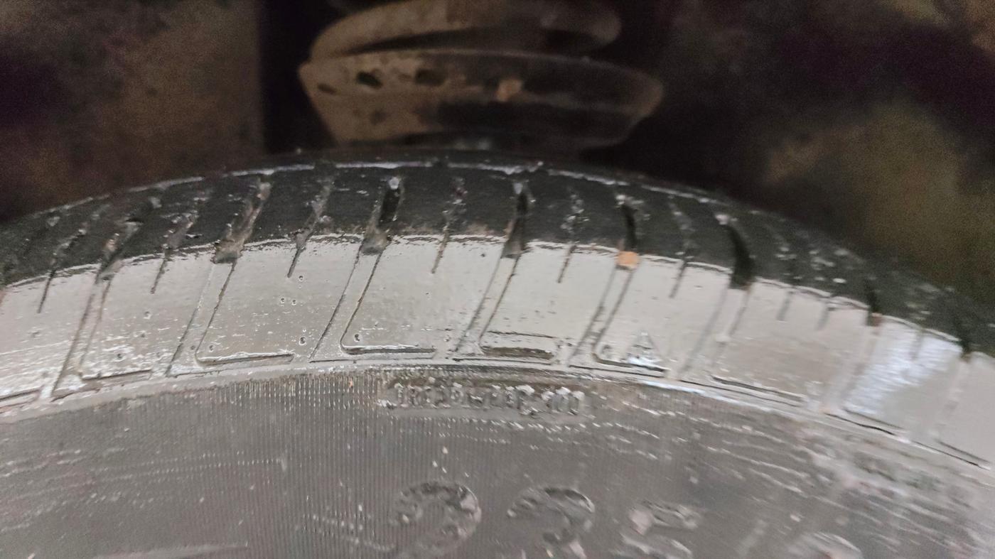 2022 Tata Harrier XZA PLUS 2.0L, Diesel, Automatic, 73,348 km, Right Front Tyre Tread