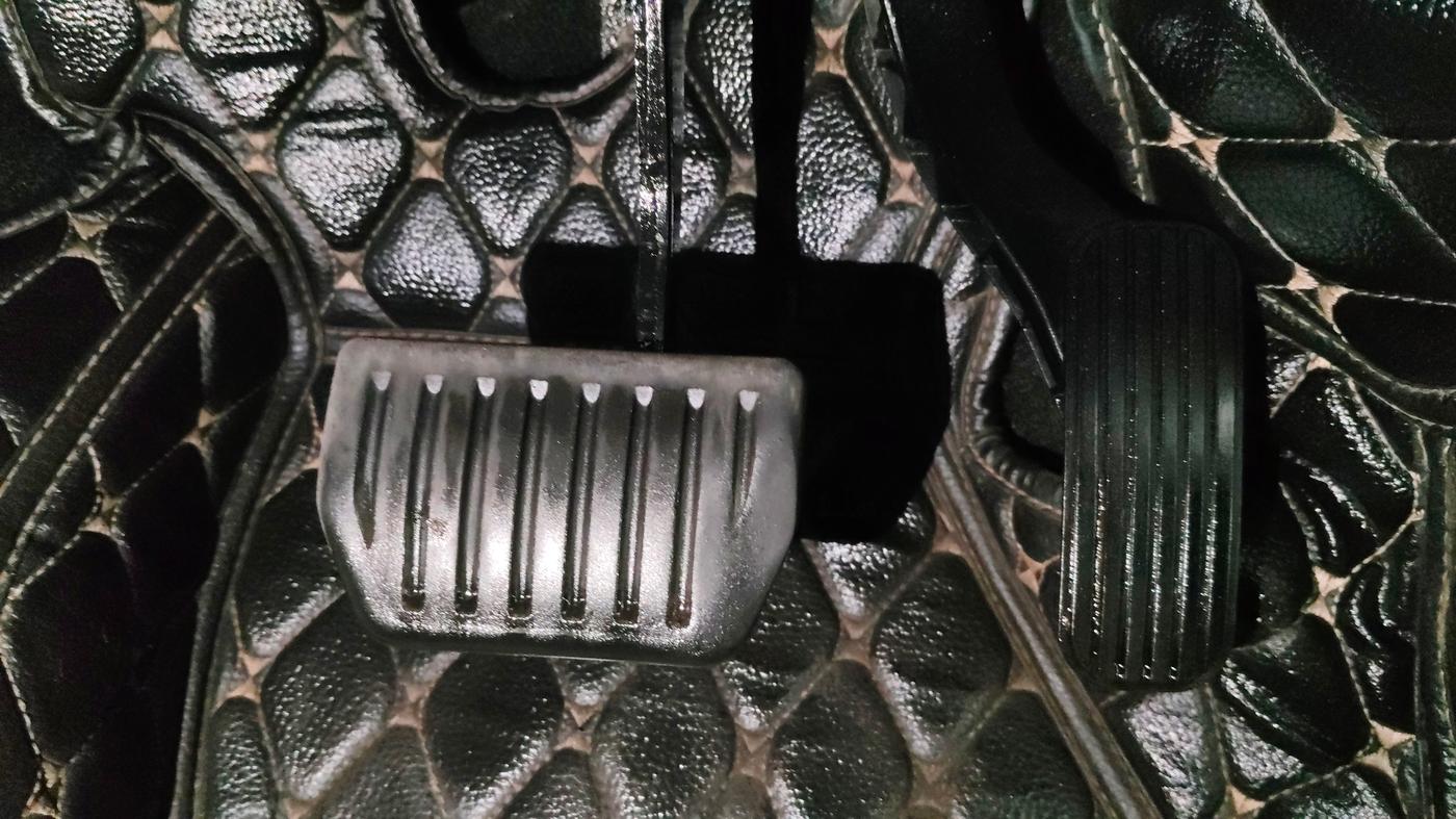 2022 Tata Harrier XZA PLUS 2.0L, Diesel, Automatic, 73,348 km, Pedals