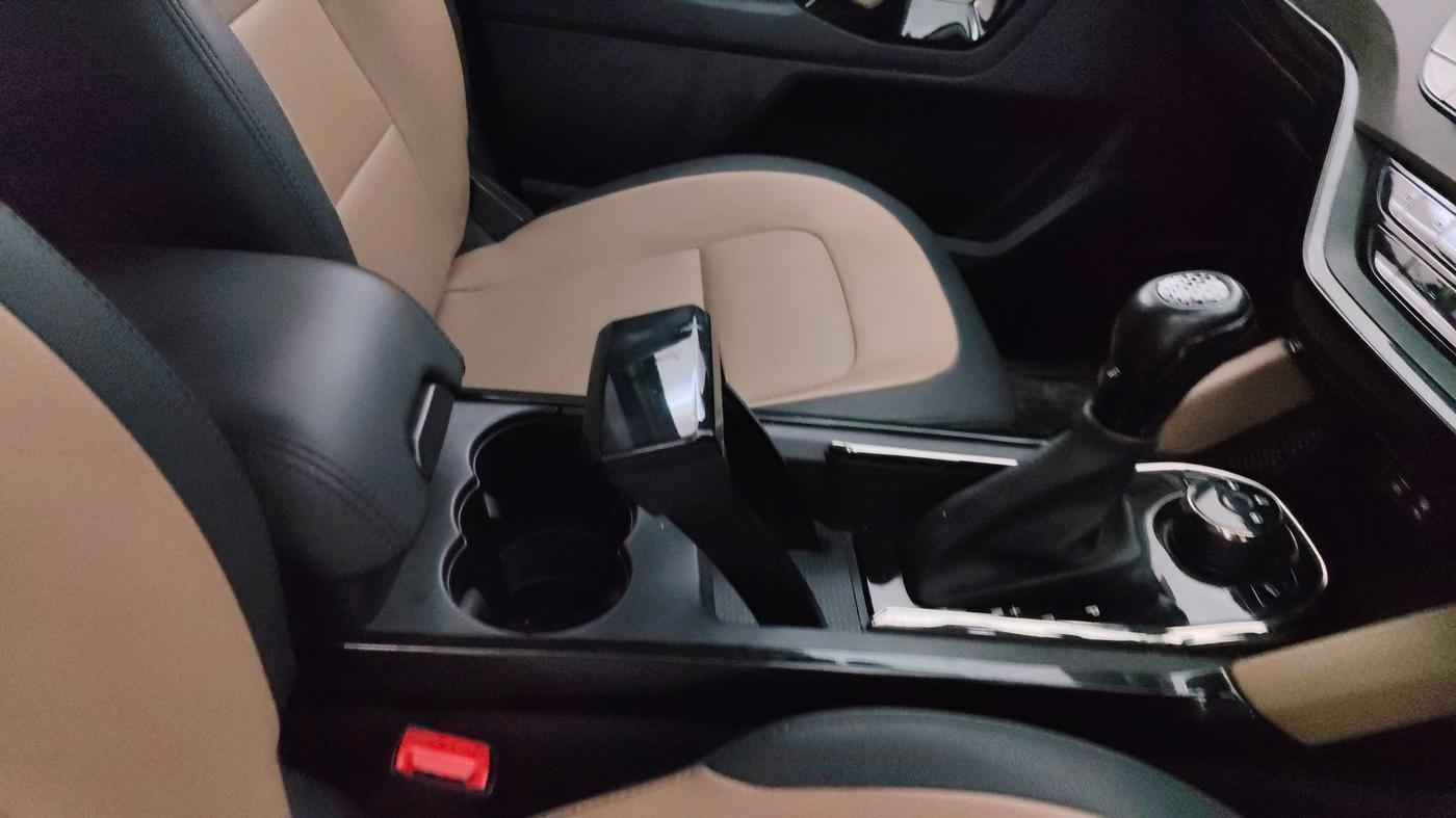 2022 Tata Harrier XZA PLUS 2.0L, Diesel, Automatic, 73,348 km, Gear Lever