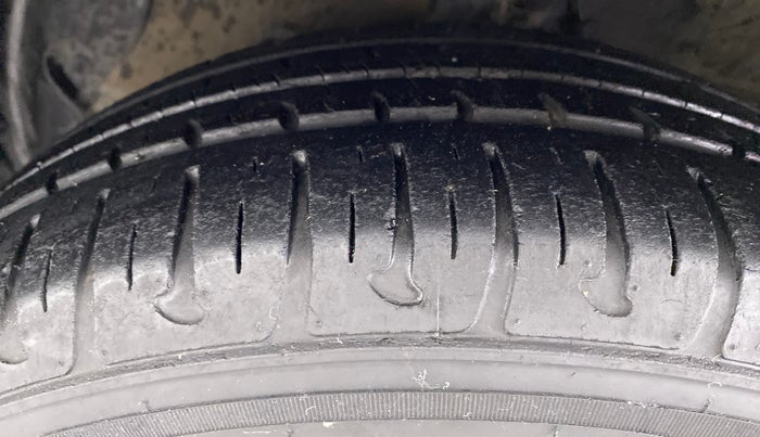2016 Hyundai Xcent S AT 1.2, Petrol, Automatic, 25,602 km, Left Front Tyre Tread