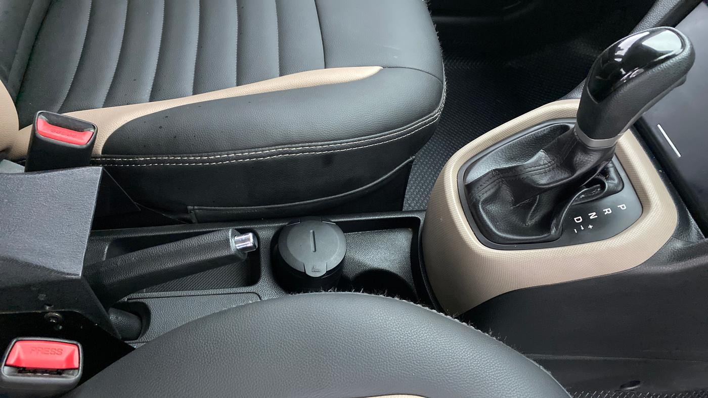 2016 Hyundai Xcent S AT 1.2, Petrol, Automatic, 25,602 km, Gear Lever