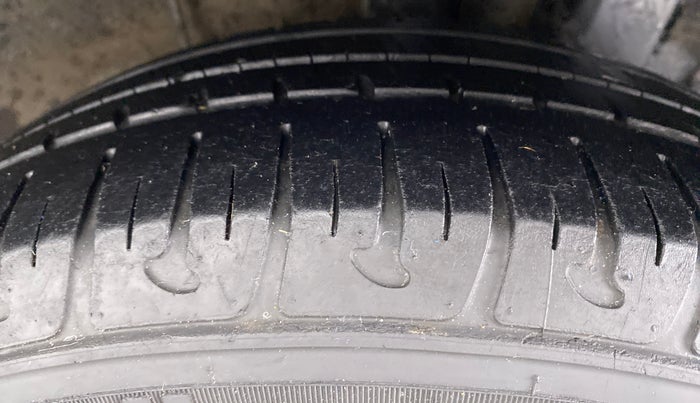 2016 Hyundai Xcent S AT 1.2, Petrol, Automatic, 25,602 km, Left Rear Tyre Tread