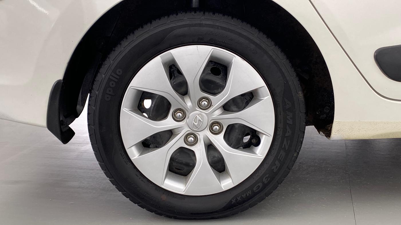 2016 Hyundai Xcent S AT 1.2, Petrol, Automatic, 25,602 km, Right Rear Wheel