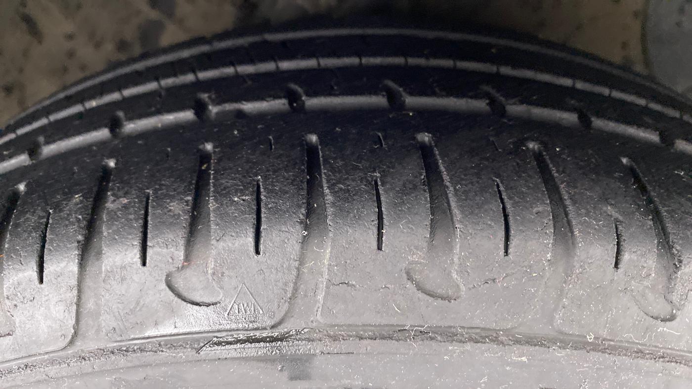 2016 Hyundai Xcent S AT 1.2, Petrol, Automatic, 25,602 km, Right Front Tyre Tread