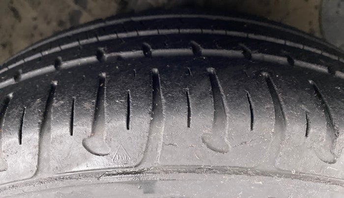 2016 Hyundai Xcent S AT 1.2, Petrol, Automatic, 25,602 km, Right Front Tyre Tread