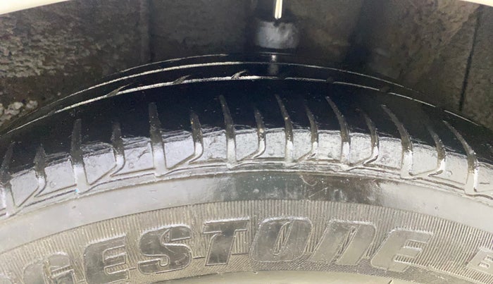 2015 Hyundai Xcent SX 1.2 (O), CNG, Manual, 1,15,519 km, Left Rear Tyre Tread