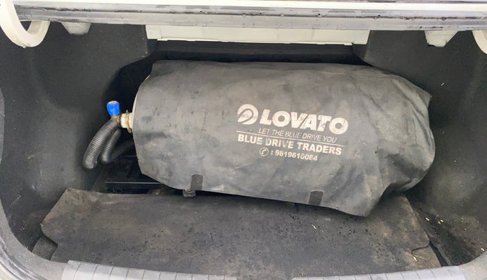 2015 Hyundai Xcent SX 1.2 (O), CNG, Manual, 1,15,519 km, Boot Inside