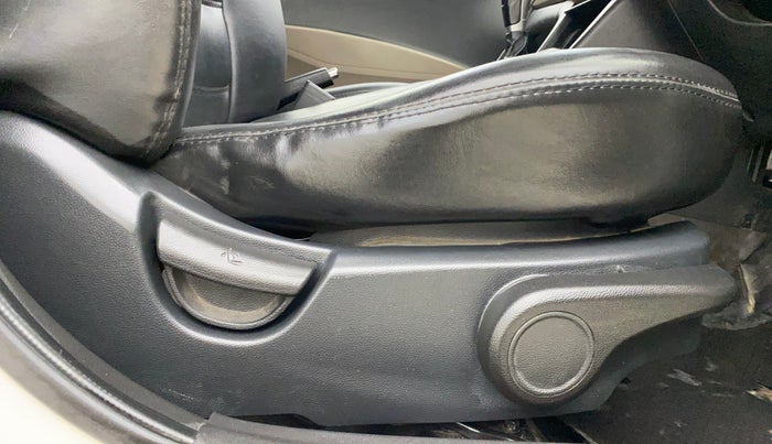 2015 Hyundai Xcent SX 1.2 (O), CNG, Manual, 1,15,519 km, Driver Side Adjustment Panel