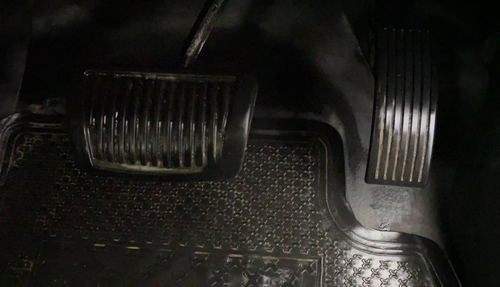 2015 Hyundai Xcent SX 1.2 (O), CNG, Manual, 1,15,519 km, Pedals