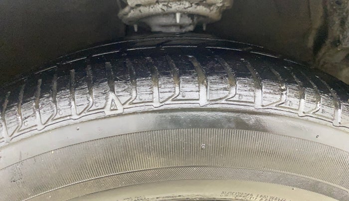 2015 Hyundai Xcent SX 1.2 (O), CNG, Manual, 1,15,519 km, Right Front Tyre Tread