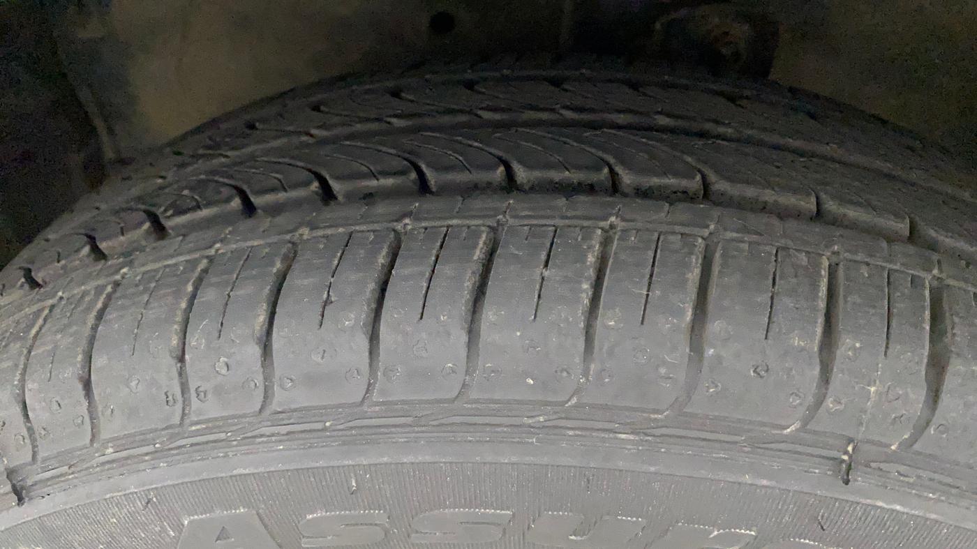 2017 Maruti Celerio VXI (O), Petrol, Manual, 97,455 km, Left Front Tyre Tread