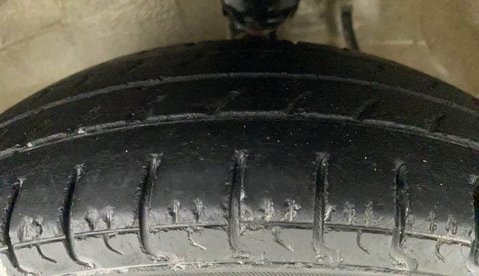 2013 Maruti Alto 800 LXI, Petrol, Manual, 32,212 km, Left Front Tyre Tread
