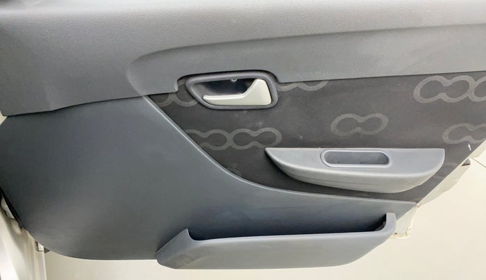 2013 Maruti Alto 800 LXI, Petrol, Manual, 32,212 km, Driver Side Door Panels Control