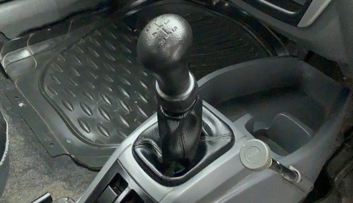 2013 Maruti Alto 800 LXI, Petrol, Manual, 32,212 km, Gear lever - Boot Cover minor damage