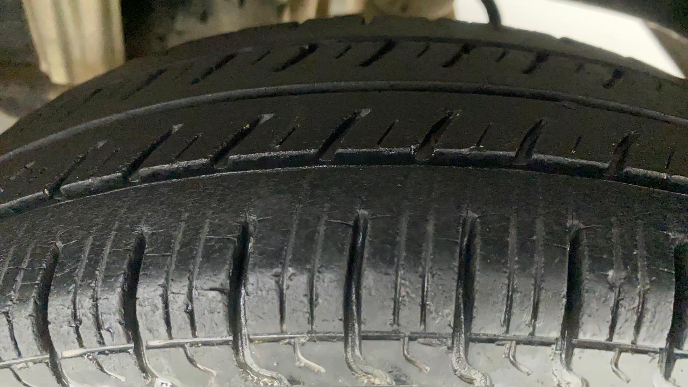 2013 Maruti Alto 800 LXI, Petrol, Manual, 32,212 km, Left Rear Tyre Tread
