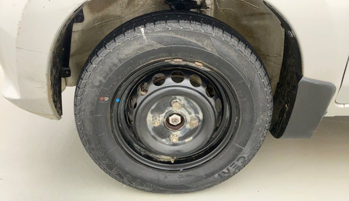 2013 Maruti Alto 800 LXI, Petrol, Manual, 32,212 km, Left front tyre - Minor crack
